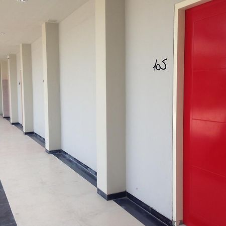 Rumah Cassa Guest House Surabaya Exterior photo